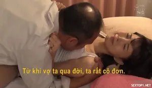 Cô đầu bếp trong nhà máy rất ngon